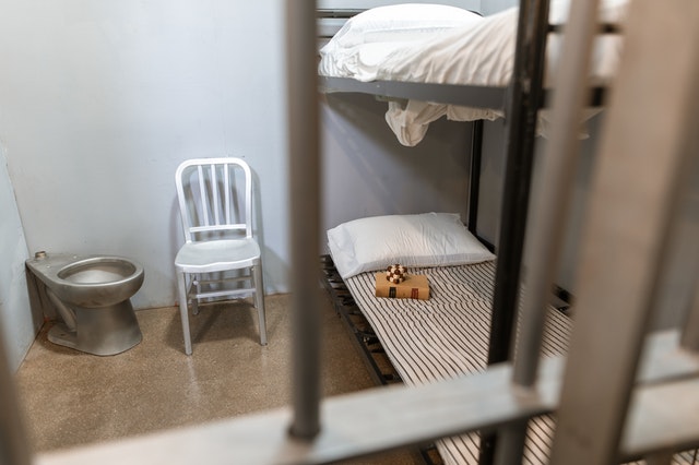 What are the basic amenities inside a conjugal visit room?