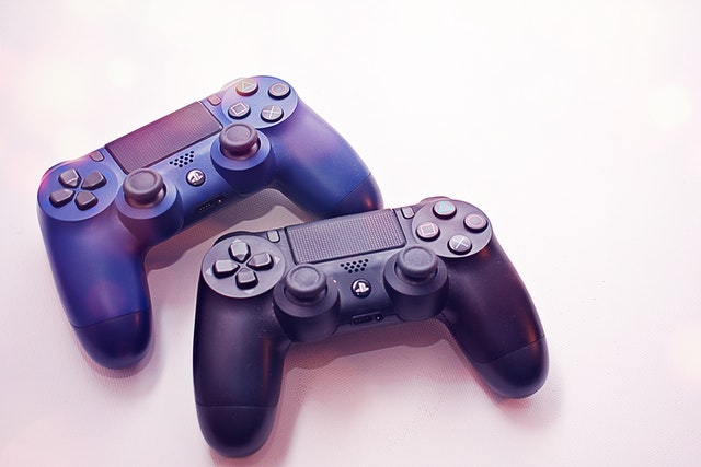 How to use Two Controllers on PS4