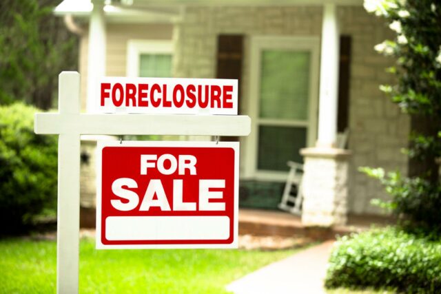 How to Buy a Bank-Owned Property Directly From the Bank at a Foreclosure