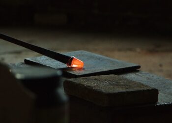 How To Fix A Crack In A Glass Pipe?