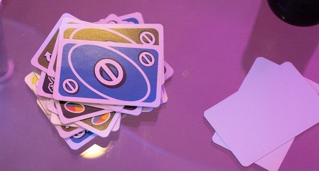 How Many Cards Are In Uno, And What Are The Basic Game Rules?